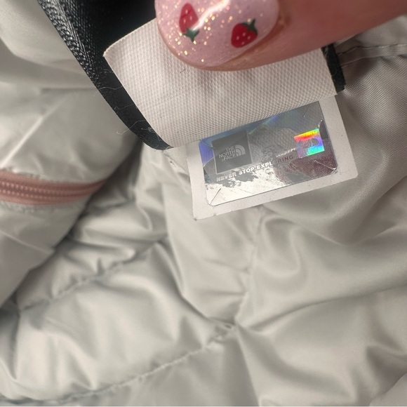 The North Face 550 Pink Down Filled Vest Women’s Size Medium - Picture 4 of 7